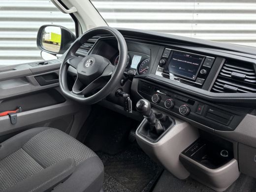 Volkswagen Transporter 2.0 TDI L1H1 Trekhaak Carplay Sensoren Voorruitverwarming Airco ActivLease financial lease