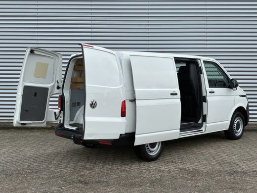 Volkswagen Transporter 2.0 TDI L1H1 Trekhaak Carplay Sensoren Voorruitverwarming Airco ActivLease financial lease