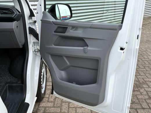 Volkswagen Transporter 2.0 TDI L1H1 Trekhaak Carplay Sensoren Voorruitverwarming Airco ActivLease financial lease