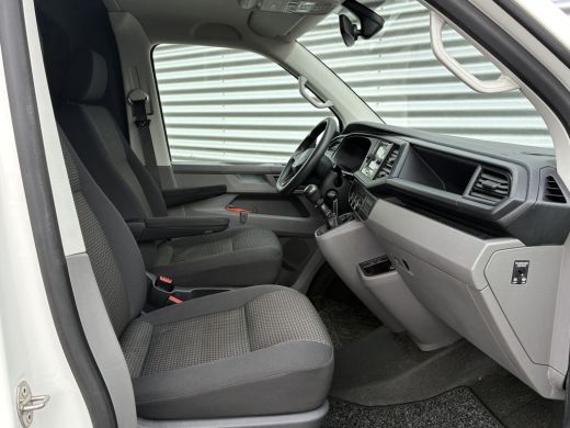 Volkswagen Transporter 2.0 TDI L1H1 Trekhaak Carplay Sensoren Voorruitverwarming Airco ActivLease financial lease