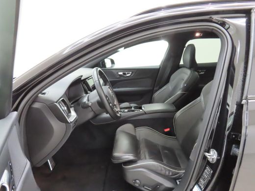 Volvo  V60 T6 Plug-in hybrid AWD Plus Dark | Panoramadak | Trekhaak | Stoel en stuurwielverwarming | Adaptie... ActivLease financial lease