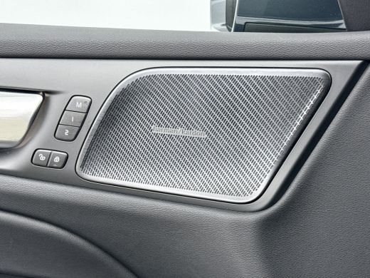 Volvo  V60 B3 Plus Bright | 18" Allseason | 360 Camera | Trekhaak | Full LED | Elektr. verst. Stoelen | Harm... ActivLease financial lease