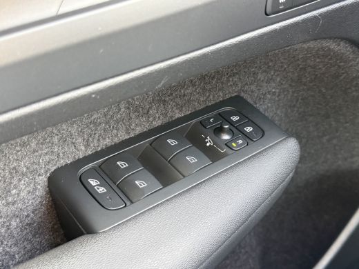 Volvo  XC40 1.5 T5 Plug-in hybrid Plus Dark | Pilot Assist | LED | Camera | H/K | 18 inch ActivLease financial lease