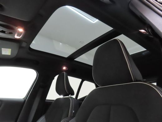 Volvo  XC40 T5 Recharge R-Design | Panoramadak | Trekhaak | Adaptieve Cruise control | BLIS | Camera | Parkee... ActivLease financial lease