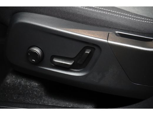 Volvo  XC40 T4 Recharge Plus Dark | Harman/Kardon | Elek. Stoel | All Seasons | Keyless | Stoel- & Stuurverwa... ActivLease financial lease