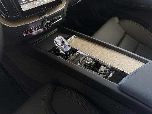 Volvo  XC60 2.0 T6 AWD ULTRA DARK NIEUWE AUTO ELEK.TREKHAAK HARMAN KARDON HEADUP 360.CAM LEER SCHUIFDAK PHEV ... ActivLease financial lease