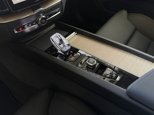 Volvo  XC60 2.0 T6 AWD ULTRA DARK NIEUWE AUTO ELEK.TREKHAAK HARMAN KARDON HEADUP 360.CAM LEER SCHUIFDAK PHEV ... ActivLease financial lease