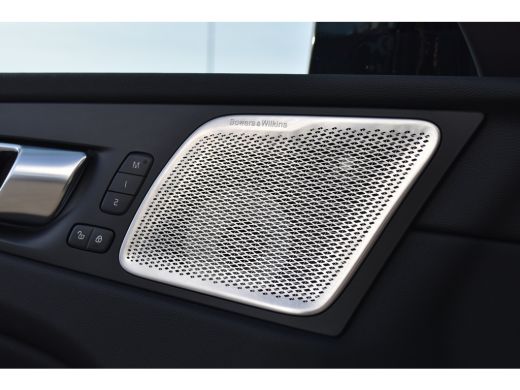 Volvo  XC60 2.0 T6 Plug-in hybrid AWD Ultra Black Edition | Nieuw Model! | B&W | Luchtvering | Panoramadak | ActivLease financial lease