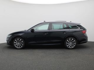 Skoda Octavia Combi 1.5 TSI First Edition 150PK DSG Pano-Schuifdak, Trekhaak, Head-Up Display, 18" LM Velgen, S...