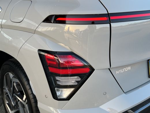 Hyundai Kona 1.6 GDI 141pk HEV N Line | Premium audio | 360 camera | Bestuurdersstoel met geheugen | Adaptive ... ActivLease financial lease