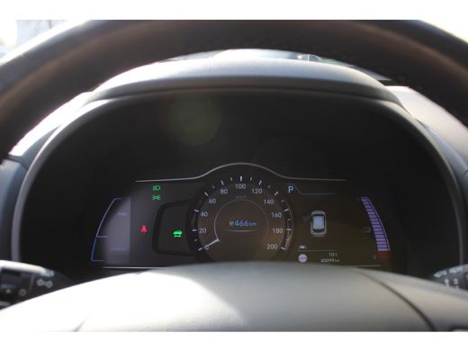 Hyundai Kona EV Limited 64 kWh | Achterbank verwarmd | Achteruitrijcamera | Airco (automatisch) ActivLease financial lease