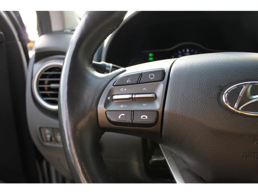 Hyundai Kona EV Limited 64 kWh | Achterbank verwarmd | Achteruitrijcamera | Airco (automatisch) ActivLease financial lease