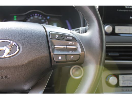 Hyundai Kona EV Limited 64 kWh | Achterbank verwarmd | Achteruitrijcamera | Airco (automatisch) ActivLease financial lease