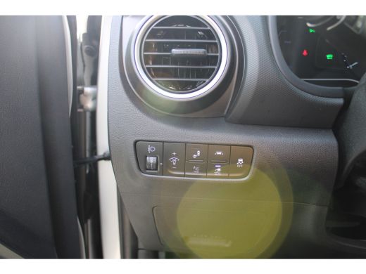 Hyundai Kona EV Limited 64 kWh | Achterbank verwarmd | Achteruitrijcamera | Airco (automatisch) ActivLease financial lease