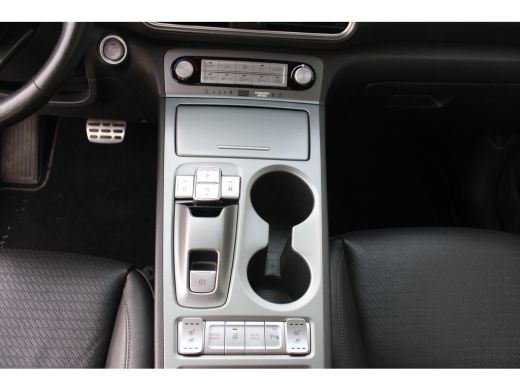Hyundai Kona EV Limited 64 kWh | Achterbank verwarmd | Achteruitrijcamera | Airco (automatisch) ActivLease financial lease