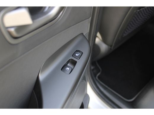 Hyundai Kona EV Limited 64 kWh | Achterbank verwarmd | Achteruitrijcamera | Airco (automatisch) ActivLease financial lease