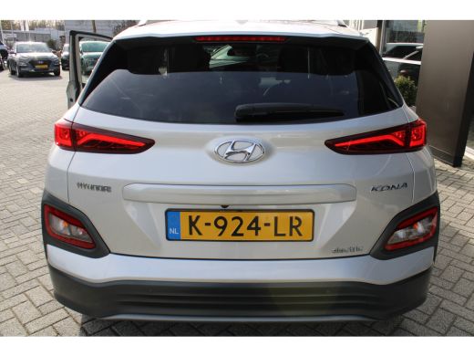 Hyundai Kona EV Limited 64 kWh | Achterbank verwarmd | Achteruitrijcamera | Airco (automatisch) ActivLease financial lease