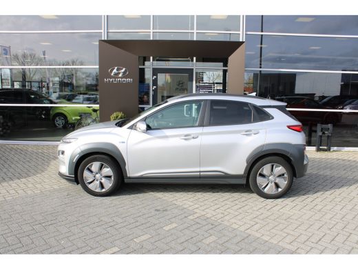 Hyundai Kona EV Limited 64 kWh | Achterbank verwarmd | Achteruitrijcamera | Airco (automatisch) ActivLease financial lease