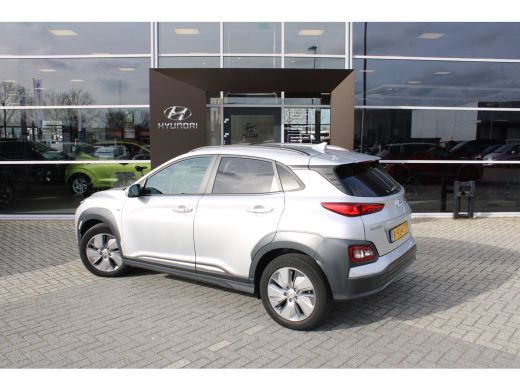 Hyundai Kona EV Limited 64 kWh | Achterbank verwarmd | Achteruitrijcamera | Airco (automatisch) ActivLease financial lease