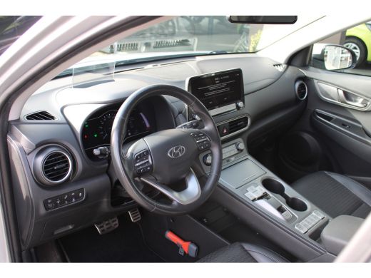 Hyundai Kona EV Limited 64 kWh | Achterbank verwarmd | Achteruitrijcamera | Airco (automatisch) ActivLease financial lease