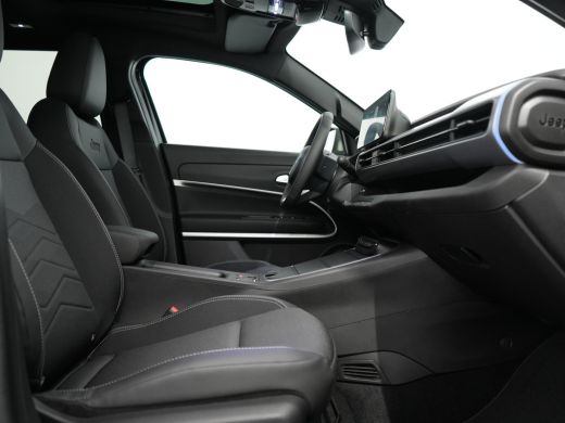 Jeep Avenger Summit 54 kWh | Achterbank in delen neerklapbaar | Achteruitrijcamera | Afdaal assistent ActivLease financial lease