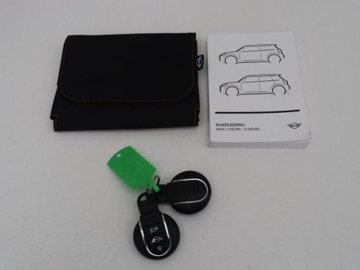 Mini Cooper 1.5 Business Edition | Harman/Kardon | Carplay | Verwarmde voorruit | Navigatie | Full LED | Half... ActivLease financial lease