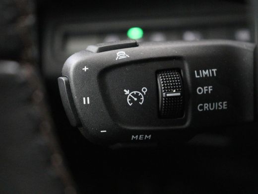 Peugeot 3008 1.6 HYbrid 225 GT Line | Stoelverwarming | Adaptive cruise | Alcantara | Camera | Carplay | 19'' ... ActivLease financial lease