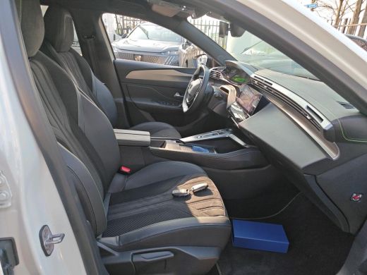 Peugeot 308 1.6 Plug-in Hybrid 180 GT | Origineel NL auto | 1e Eigenaar | Navigatie | Camera voor + achter | ... ActivLease financial lease