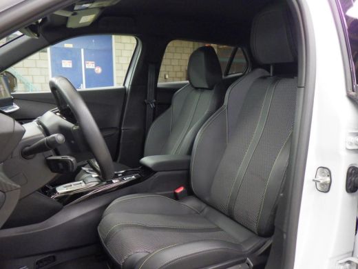 Peugeot e-2008 EV GT Avantage 54 kWh | Origineel NL auto | Fase 3 laden | Navigatie | Camera voor + achter | Nie... ActivLease financial lease