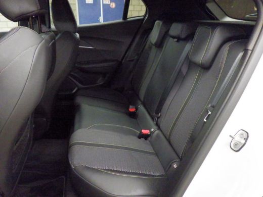 Peugeot e-2008 EV GT Avantage 54 kWh | Origineel NL auto | Fase 3 laden | Navigatie | Camera voor + achter | Nie... ActivLease financial lease