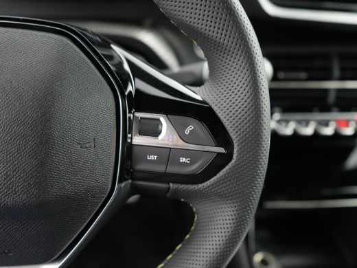 Peugeot e-208 GT | 8 jaar fabrieksgarantie of 160.000 kilometer op het accupakket | Adaptieve cruise control me... ActivLease financial lease