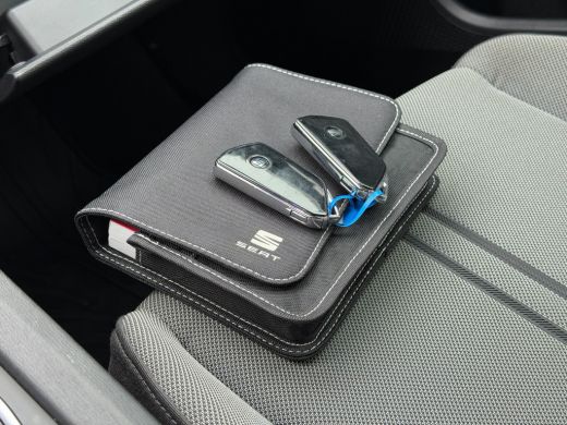 Seat Leon 1.5 eTSI Style Business Intense ACC-Stuur/Stoel Verw ActivLease financial lease