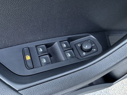 Skoda Karoq 1.5 TSI ACT Sportline Business | 360 Camera | Canton | Elk. A-klep | Side Assist | Prijs Rijklaar!! ActivLease financial lease