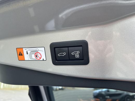 Toyota C-HR 2.0 Plug-in Hybrid 220 First Edition | Navigatie | Apple CarPlay/Android auto | 360 graden camera... ActivLease financial lease