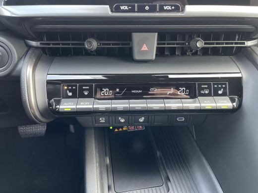 Toyota C-HR 2.0 Plug-in Hybrid 220 First Edition | Navigatie | Apple CarPlay/Android auto | 360 graden camera... ActivLease financial lease