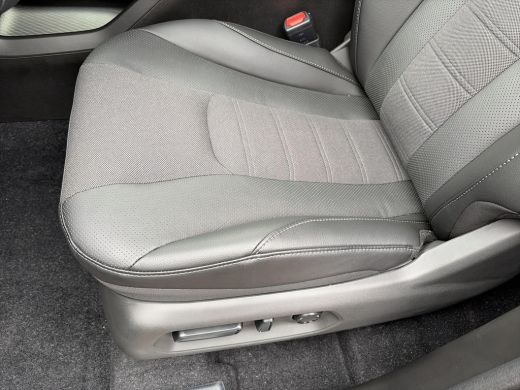 Toyota Urban Cruiser Executive 61 kWh ActivLease financial lease