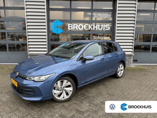 Volkswagen Golf 1.5 eHybrid Life Edition PHEV | Trekhaak | Winter en Multimedia pakket |