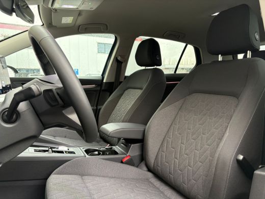 Volkswagen Golf 1.5 eHybrid Life Edition PHEV | Trekhaak | Winter en Multimedia pakket | ActivLease financial lease