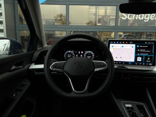 Volkswagen Golf 1.5 eHybrid Life Edition PHEV | Trekhaak | Winter en Multimedia pakket | ActivLease financial lease