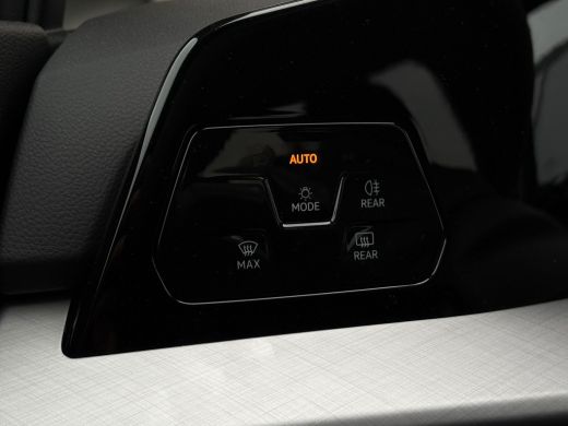 Volkswagen Golf 1.5 eHybrid Life Edition PHEV | Trekhaak | Winter en Multimedia pakket | ActivLease financial lease