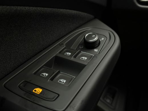 Volkswagen Golf 1.5 eHybrid Life Edition PHEV | Trekhaak | Winter en Multimedia pakket | ActivLease financial lease