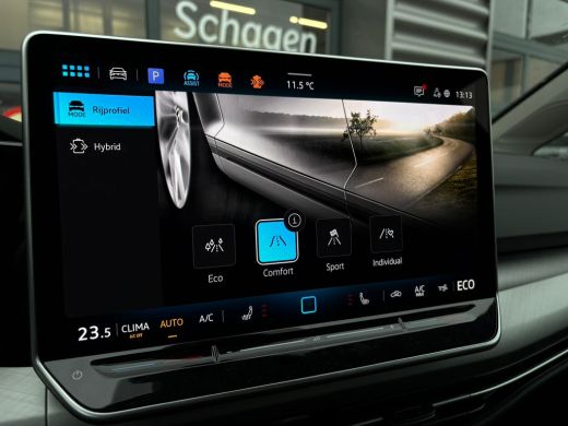 Volkswagen Golf 1.5 eHybrid Life Edition PHEV | Trekhaak | Winter en Multimedia pakket | ActivLease financial lease