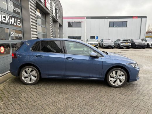 Volkswagen Golf 1.5 eHybrid Life Edition PHEV | Trekhaak | Winter en Multimedia pakket | ActivLease financial lease