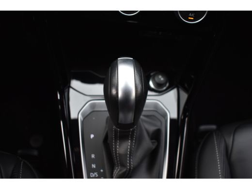 Volkswagen T-Roc R 2.0 TSI 300PK DSG 4MOTION R-SPORT LEDER/CAMERA/NAVI/VIRTUAL ActivLease financial lease