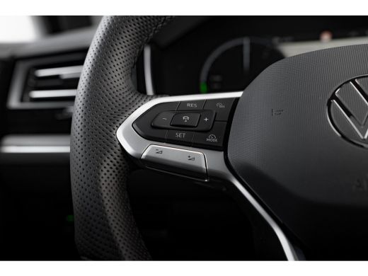 Volkswagen Touareg R Edition |  Comfort pakket | Buitenspiegels elektrisch instel-, verwarm- en inklapbaar | Diefsta... ActivLease financial lease