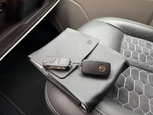 Volkswagen Transporter 2.0 TDI L2H1 DC Highline Bulli-Led-ACC-20"-Navi ActivLease financial lease