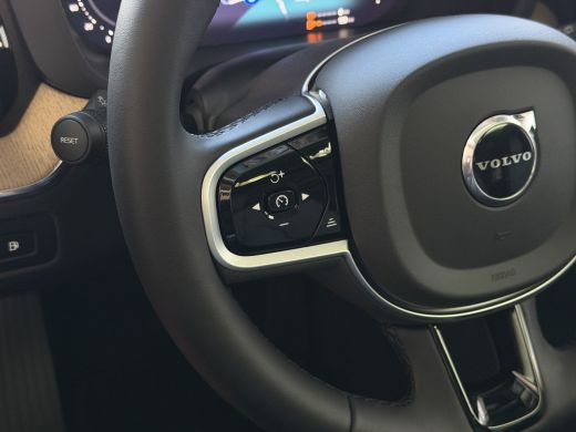 Volvo  XC60 2.0 T6 AWD ULTRA DARK NW MODEL ELEK.TREKHAAK HARMAN KARDON HEADUP 360.CAM LEER SCHUIFDAK PHEV Plu... ActivLease financial lease