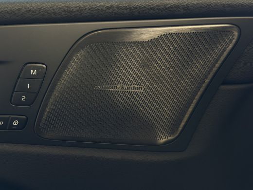 Volvo  XC60 2.0 T6 AWD ULTRA DARK NW MODEL ELEK.TREKHAAK HARMAN KARDON HEADUP 360.CAM LEER SCHUIFDAK PHEV Plu... ActivLease financial lease