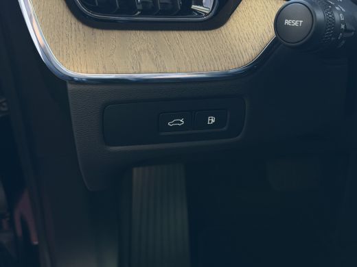 Volvo  XC60 2.0 T6 AWD ULTRA DARK NW MODEL ELEK.TREKHAAK HARMAN KARDON HEADUP 360.CAM LEER SCHUIFDAK PHEV Plu... ActivLease financial lease