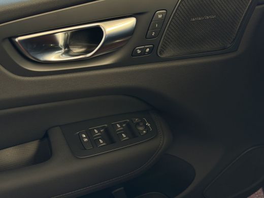 Volvo  XC60 2.0 T6 AWD ULTRA DARK NW MODEL ELEK.TREKHAAK HARMAN KARDON HEADUP 360.CAM LEER SCHUIFDAK PHEV Plu... ActivLease financial lease